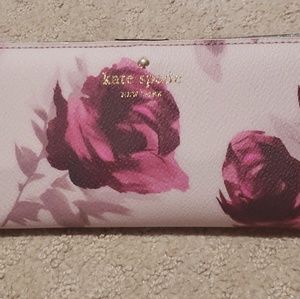 NWT Kate Spade Hawthorne Roses Wallet